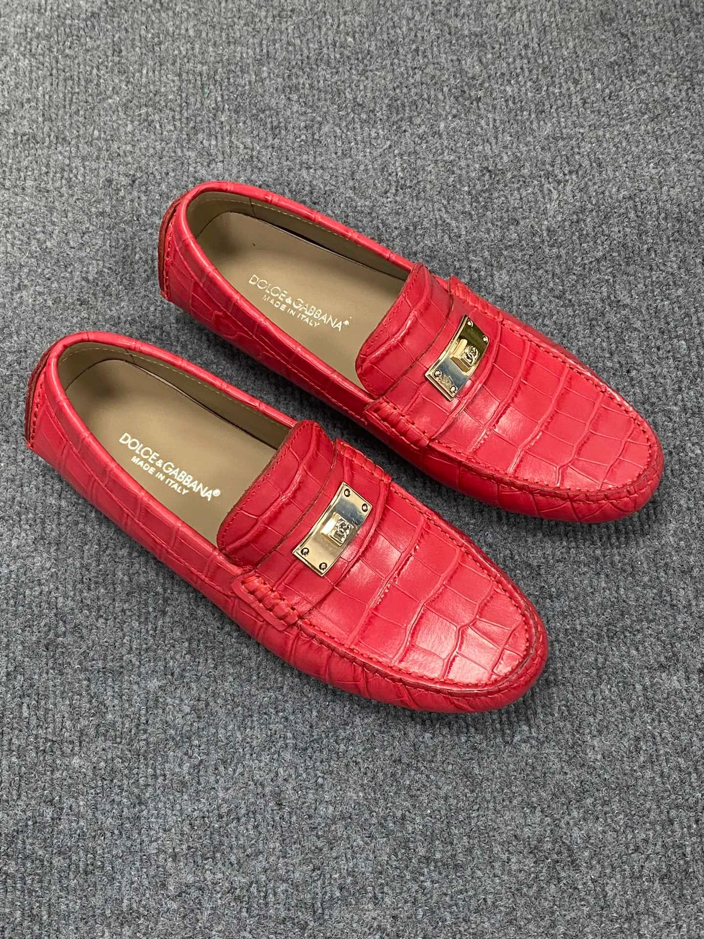 Men's Men's Shoes Men's Men's Shoes 💰700 new style "DG Duban Spring New Casual Driving Shoes" latest hot style, top brand luxury ~ purchasing agency, top quality ~.  The upper is made of imported original cowhide with fine workmanship. The original stylish and stylish soft rubber wear-resistant and non-slip outsole is light and comfortable on the feet. The real thing looks better in real life, 38-45